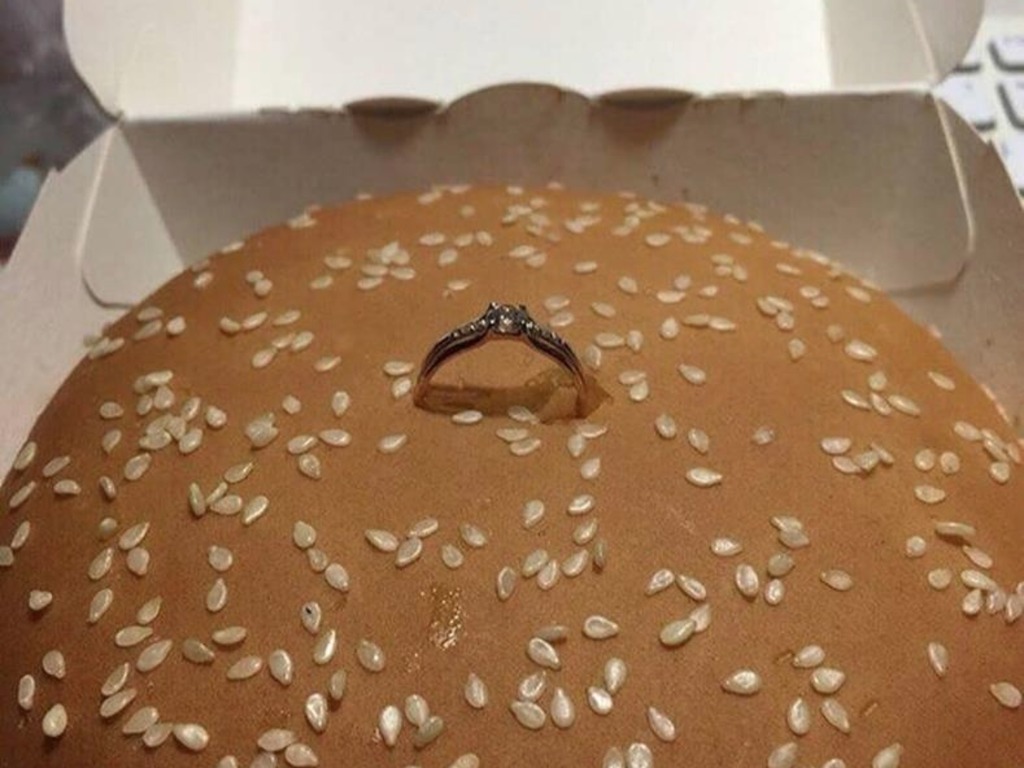 網民嘲求婚戒指鑽石尺寸「細過芝麻」！心意大於一切？