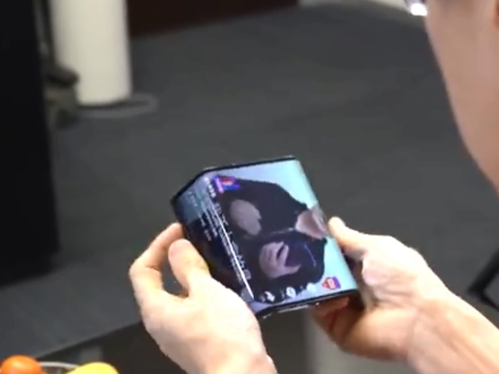 小米官方釋出全球首部雙摺屏手機試玩短片！叫小米 Dual Flex／小米 MIX Flex？！【有片】