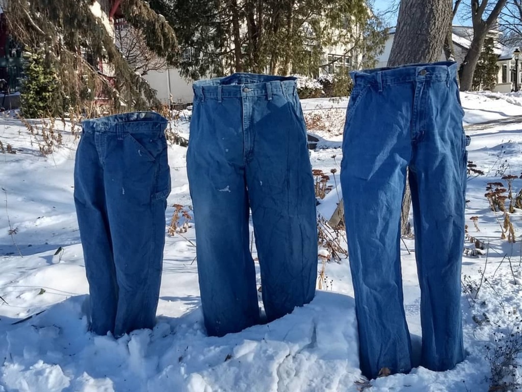 極地渦旋襲美！網民潮玩 Frozen Pants 牛仔褲棟篤企搞笑多過詭異？【多圖】