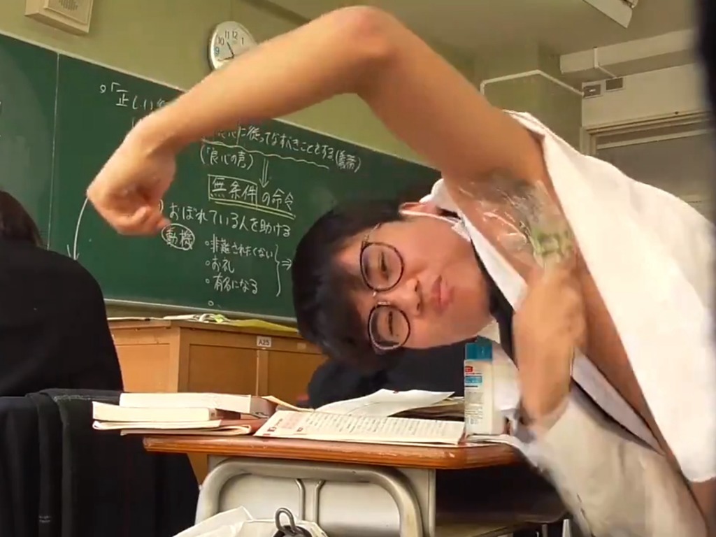 YouTuber 上堂拍片玩出禍！日本高中生被下令退學