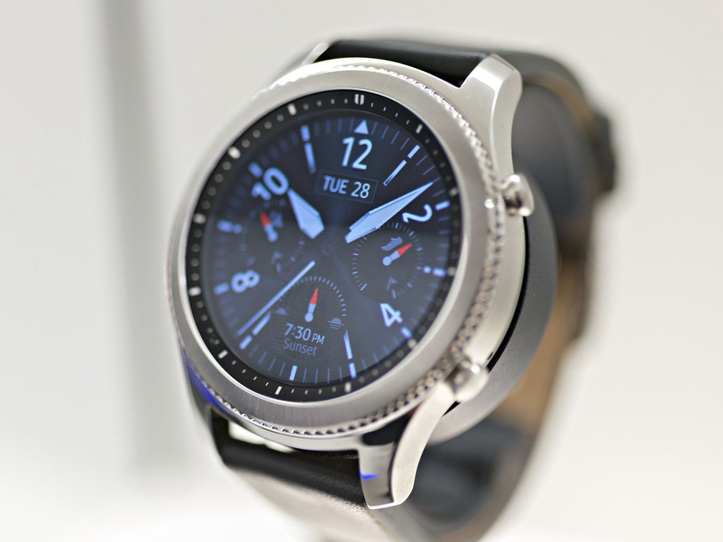 Swatch 控告 Samsung 侵權！智能錶面抄真錶抄得太似？