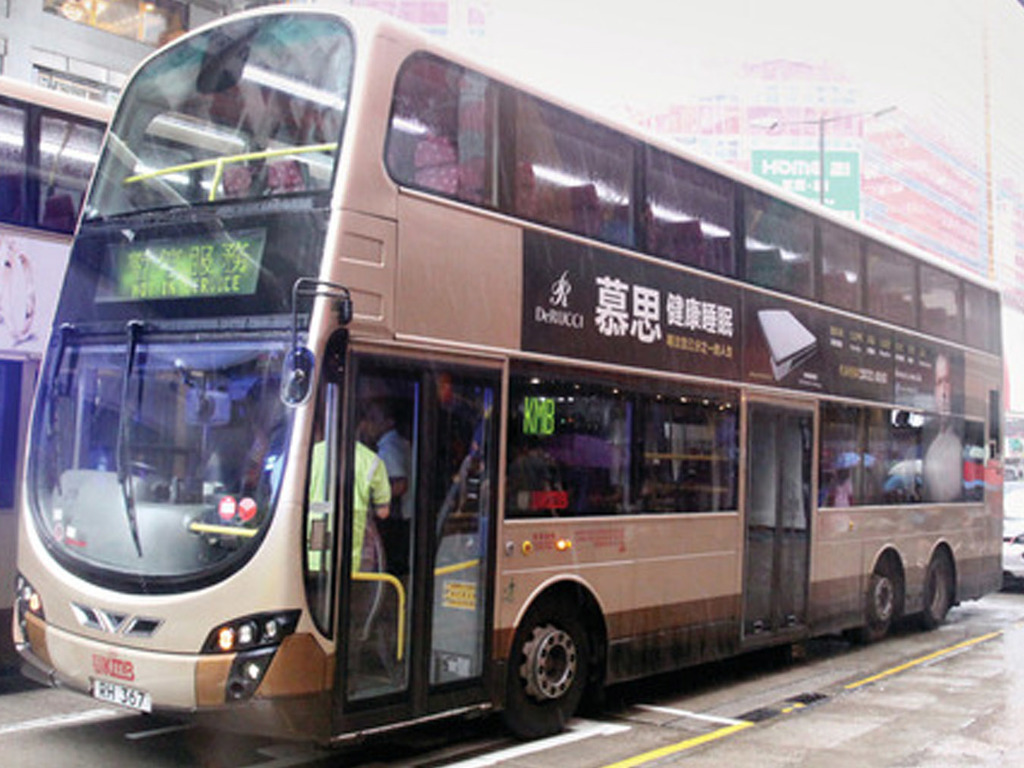 【巴士大戰】女乘客疑屈男子批㬹！巴打挺身而出團結乘客：邊個話香港人冇愛？