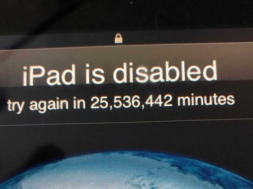 3 歲兒狂按爸爸 iPad 錯密碼！致 48 年後才能解鎖？