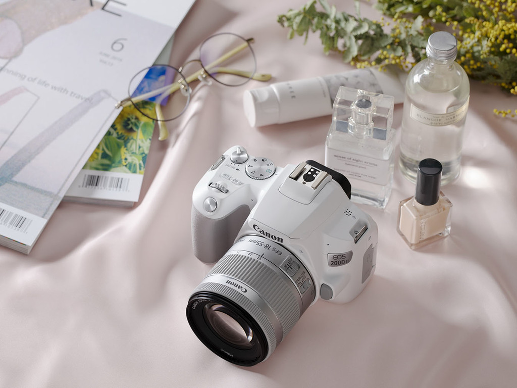 Canon EOS 200D II 無法兼容副廠燈    做法惹爭議