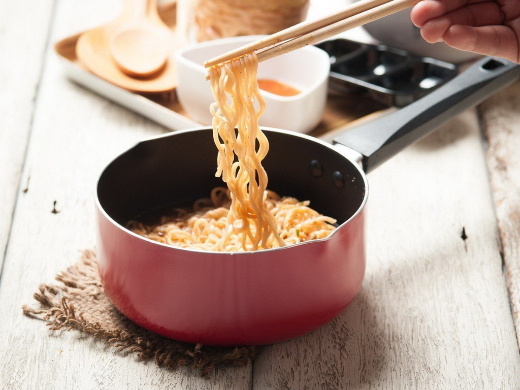 即食麵難消化？食落肚 2 小時仍見原形【有片睇】