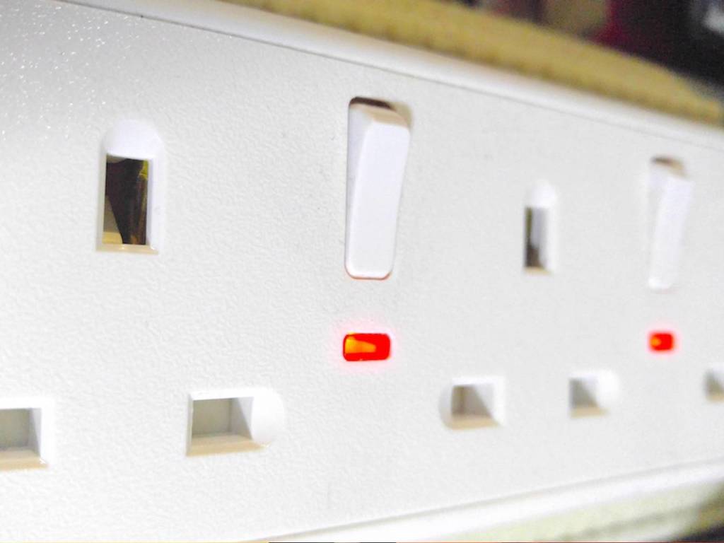 【消委會報告】近 9 成 USB 拖板樣本不安全！3 款有觸電危險
