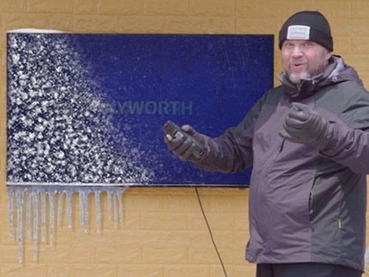 俄國大叔北極拍抖音 大讚中國電視被冰封下仍能運作