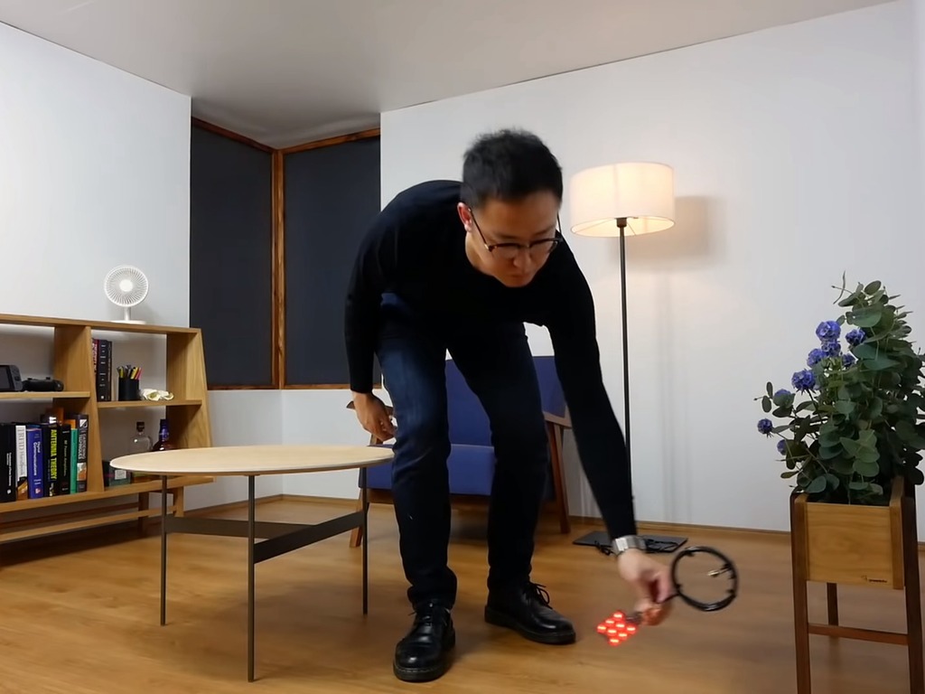 日本研發無線充電房間 手機入屋即可自動充電