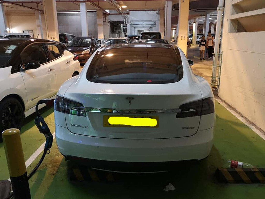 巴打投訴 Tesla Model S 車主充電  疑違規使用充電轉接器充電