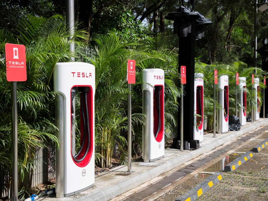 【e＋車路事】Tesla 全港最大 Supercharging 超級充電站啟用  位處沙田凱悅酒店