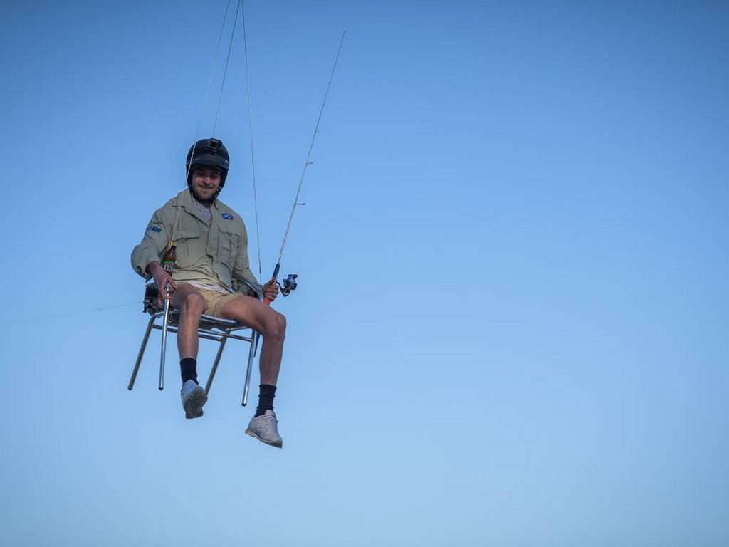無人機改裝坐人釣魚  澳洲民航安全局調查【有片睇】