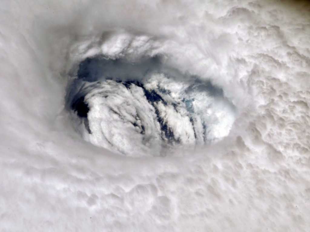美國 NASA 太空人相片捕獲颶風多利安風眼