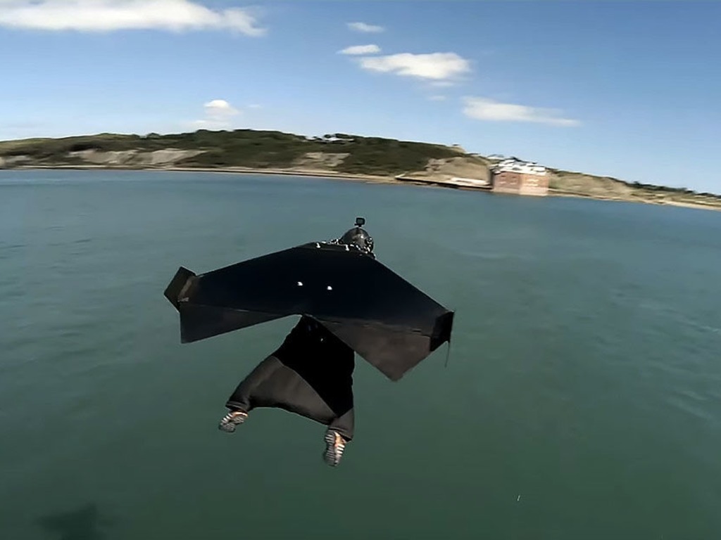 飛行 1.3 公里靠穿「Iron Man Style」戰衣？英國發明家改寫 1934 年歷史結局【有片睇】