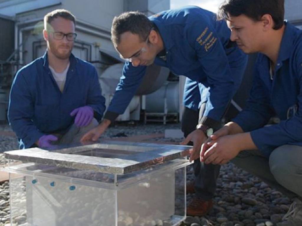 沙漠空氣「變」出飲用水?靠特製金屬箱收集空氣中水份