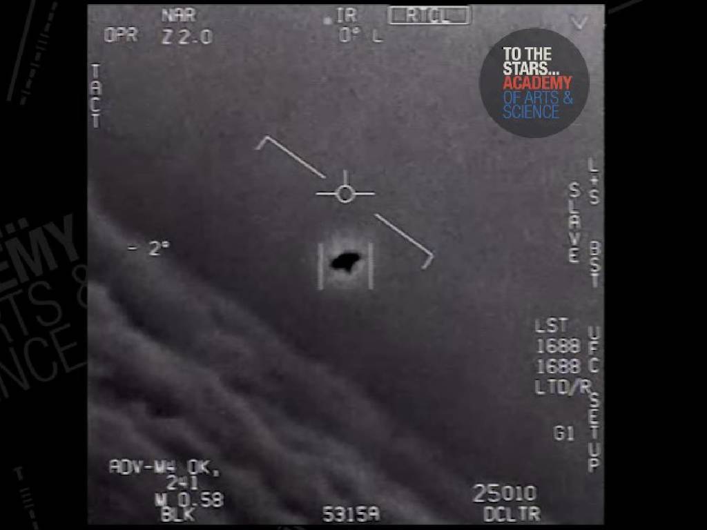 網絡瘋傳 3 條 UFO 片！美海軍證影片屬實暫稱為 UAP