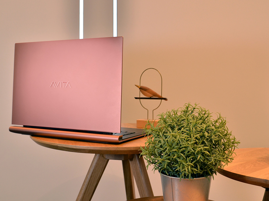 哥德美學 盡顯不平凡 AVITA ADMIROR