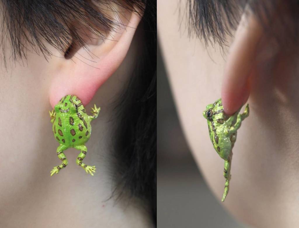 「青蛙咬耳仔」耳環爆紅！盞鬼像真飾物引起熱議