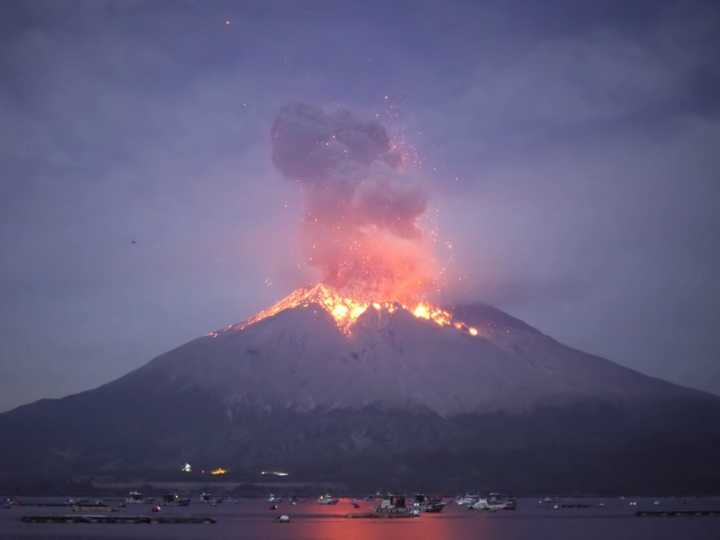 鹿兒島櫻島火山爆發 網民拍下月夜火山雷影片【有片睇】