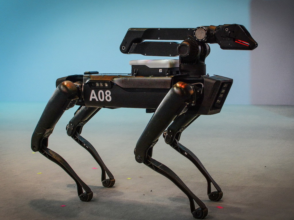 Boston Dynamics Spot 機械犬投身美國警隊？民眾擔心機械犬武裝化