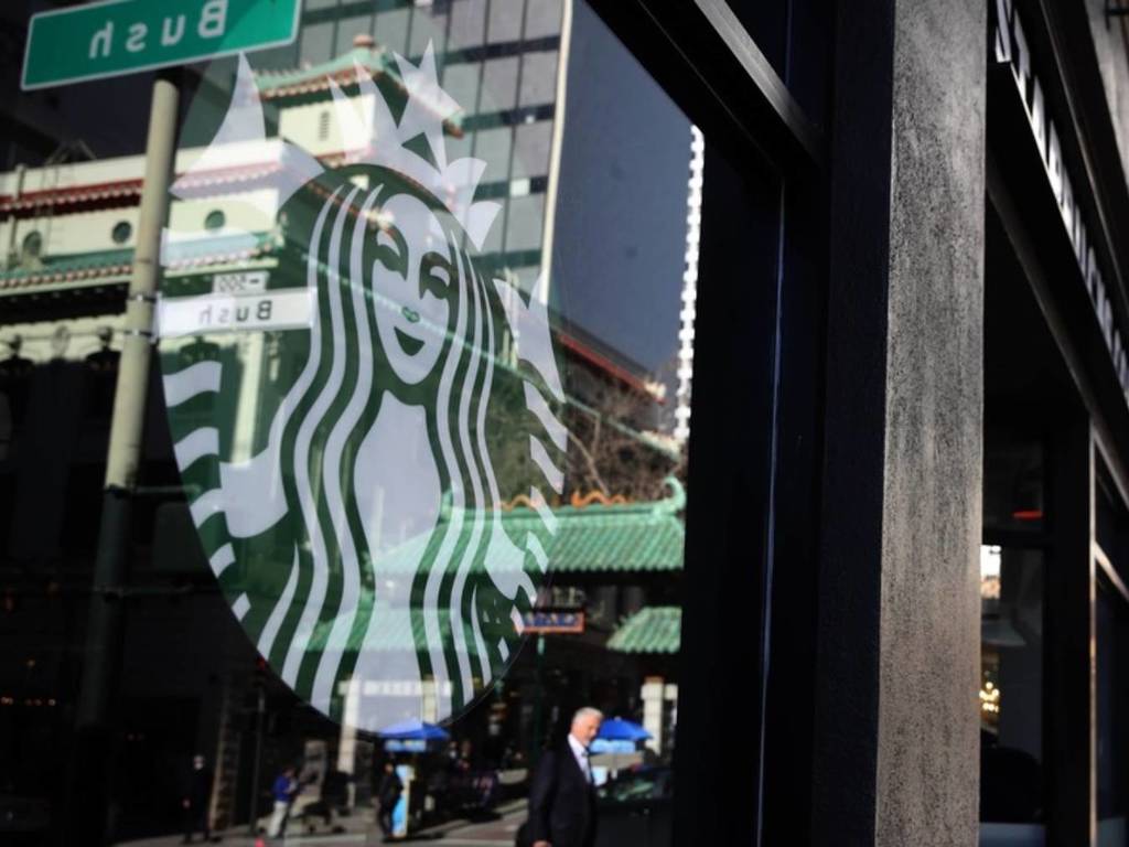 日本 Starbucks 加入「走塑」行列！明年初改用紙飲管
