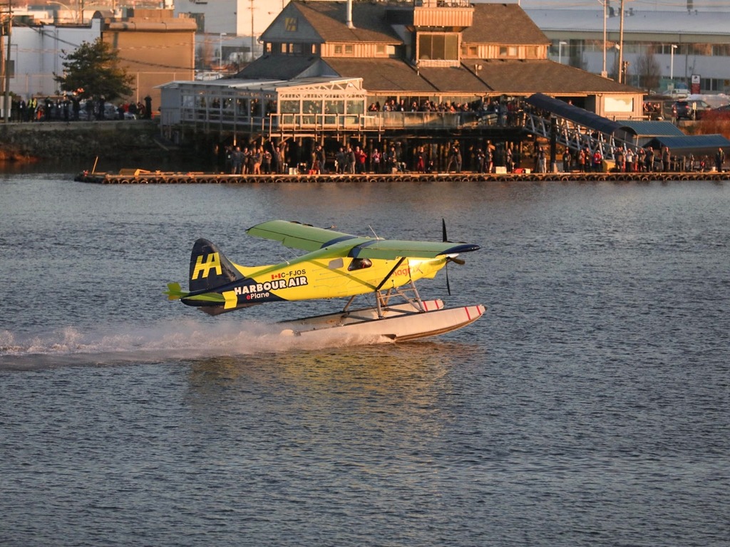 世上首架商用水上電動飛機  加拿大成功試飛