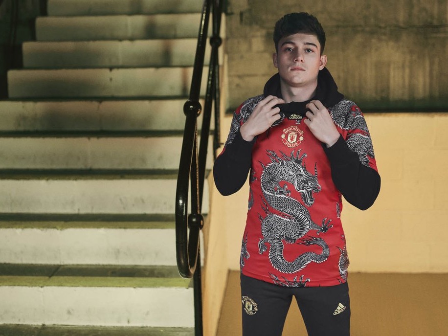 曼聯「龍袍」真的假不了？農曆新年特別版波衫官網有售 