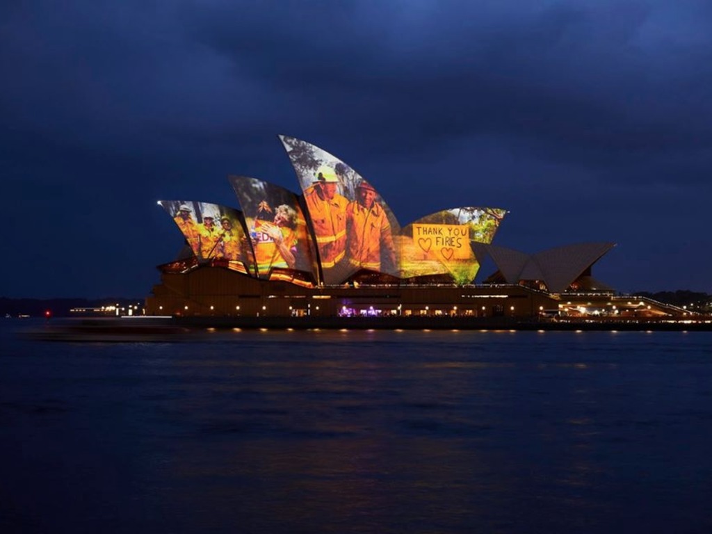 澳洲悉尼歌劇院播感人投影  答謝消防員及義工全力救災