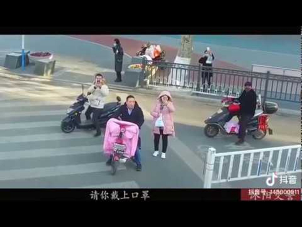 【武漢肺炎】江蘇交警用無人機  呼籲路人戴口罩