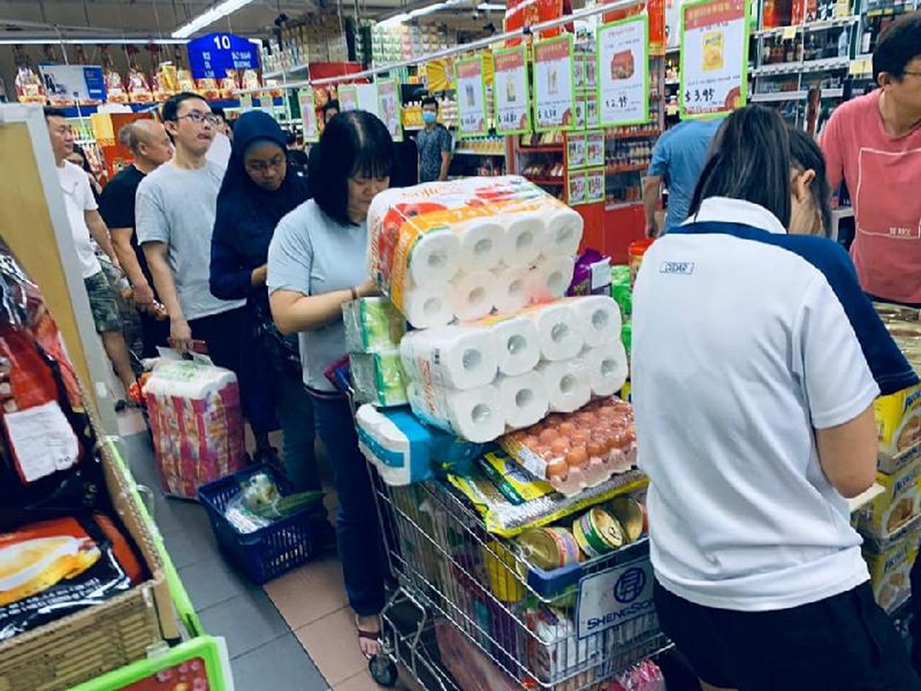 【武漢肺炎】新加坡防疫級別升至橙色 民眾搶購糧食日用品