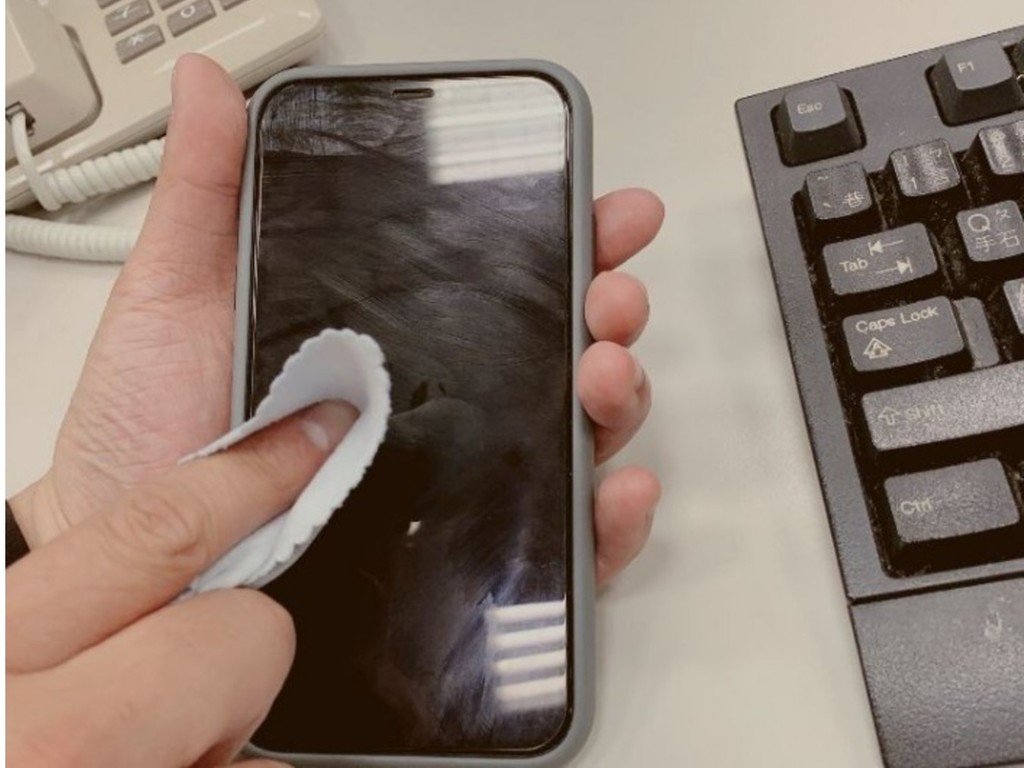 【新冠肺炎】專家教正確手機螢幕清潔方法  直接用消毒酒精有損屏幕