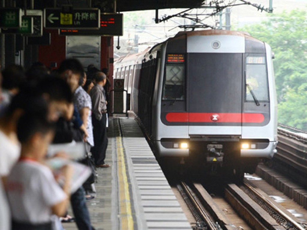 【新冠肺炎】港鐵周六起削非繁忙班次  乘客候車時間延長最多 2 分鐘