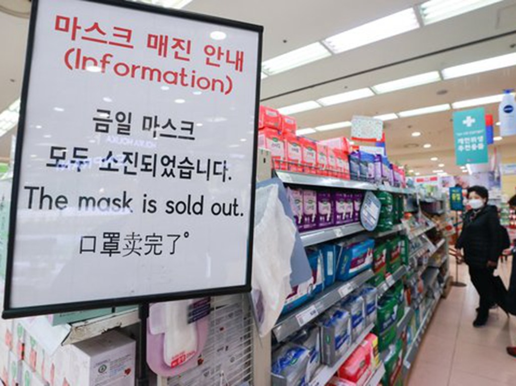 南韓周三起限口罩出口 大邱出現搶購潮