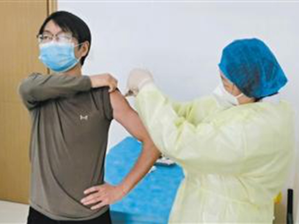 中國新冠疫苗測試者 接種後低燒頭暈肌肉痠痛