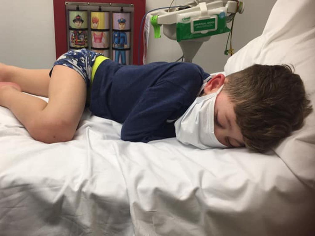 英 5 歲男童確診新冠肺炎 高燒出現幻覺問媽媽「我會死嗎？」