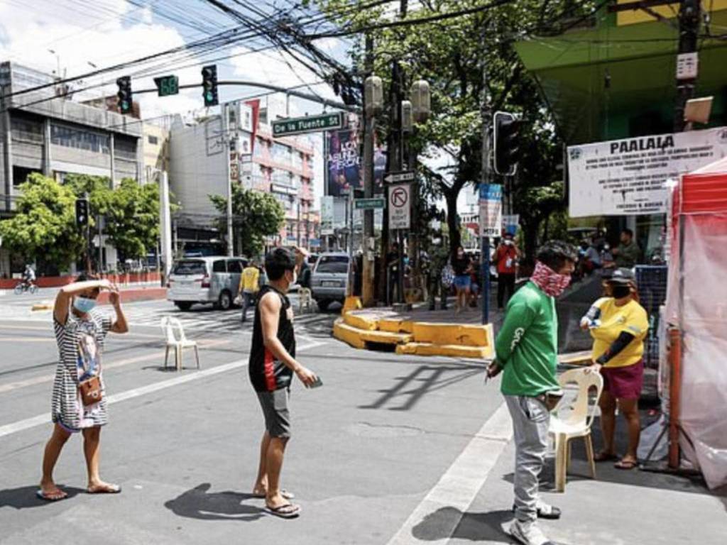 【新冠肺炎】菲律賓老翁拒戴口罩兼揮刀挑釁！最後遭警方射殺