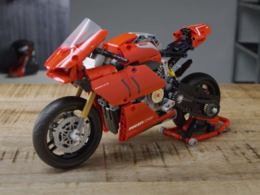 LEGO TECHNIC 將推出 Ducati Panigale V4 R 延續精細結構特質