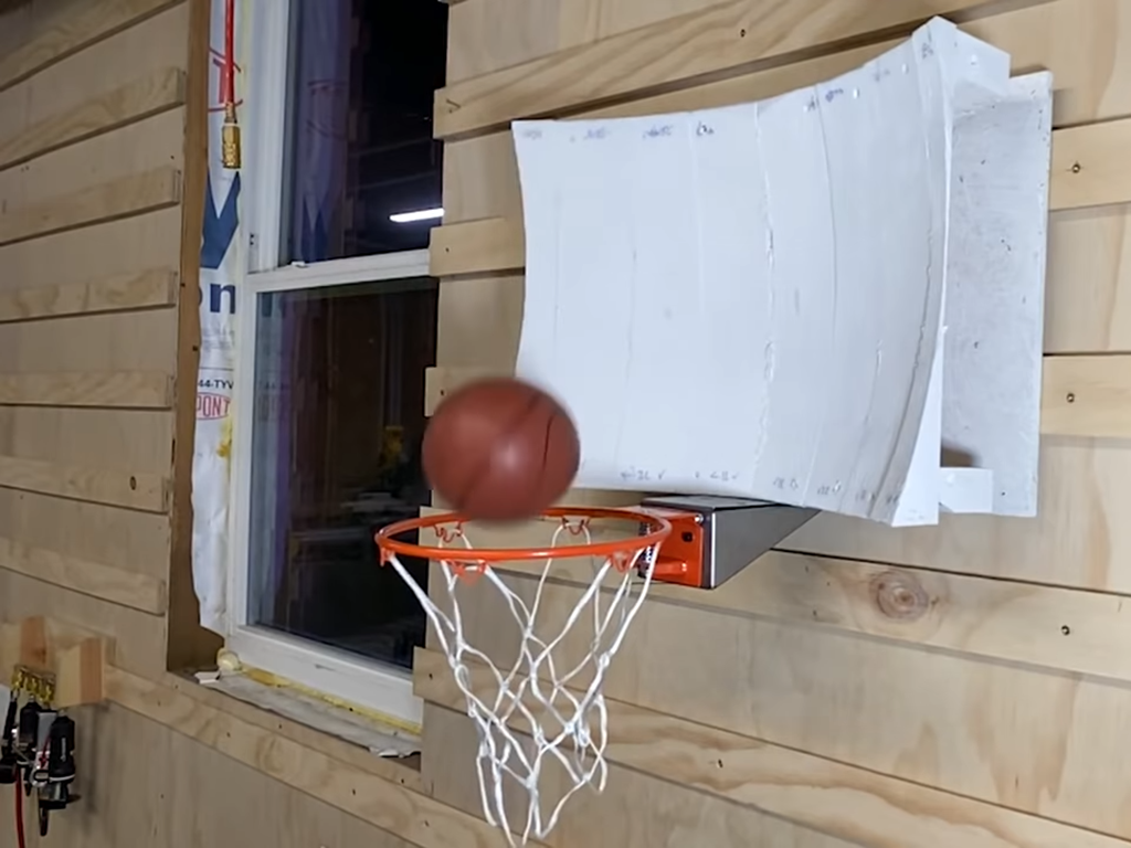 工程師利用物理學製造「必入」籃板 人人秒變籃球神射手