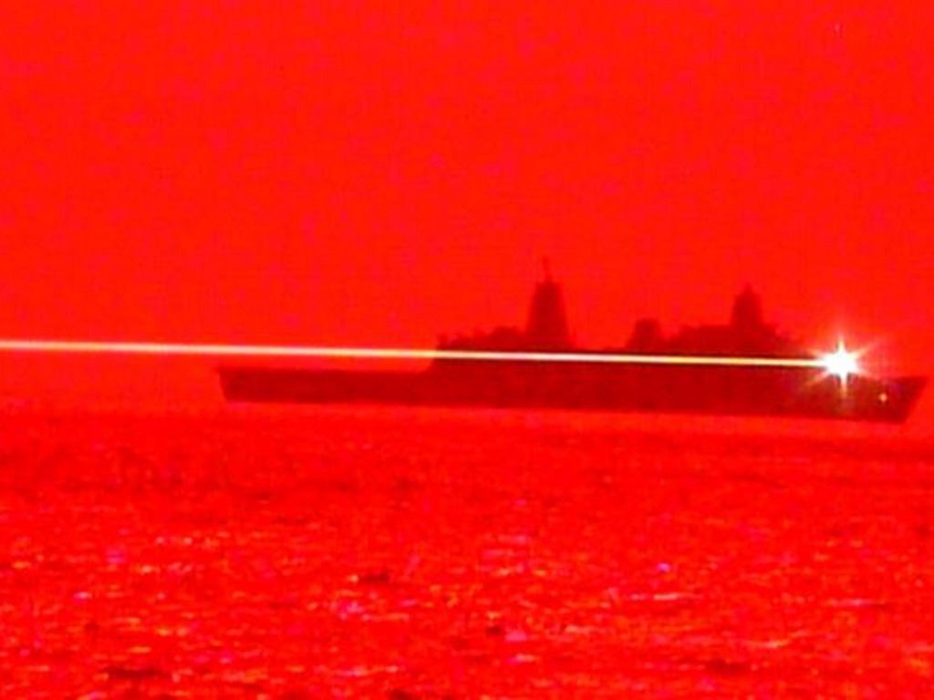 美國海軍實測激光武器  極速擊落無人機