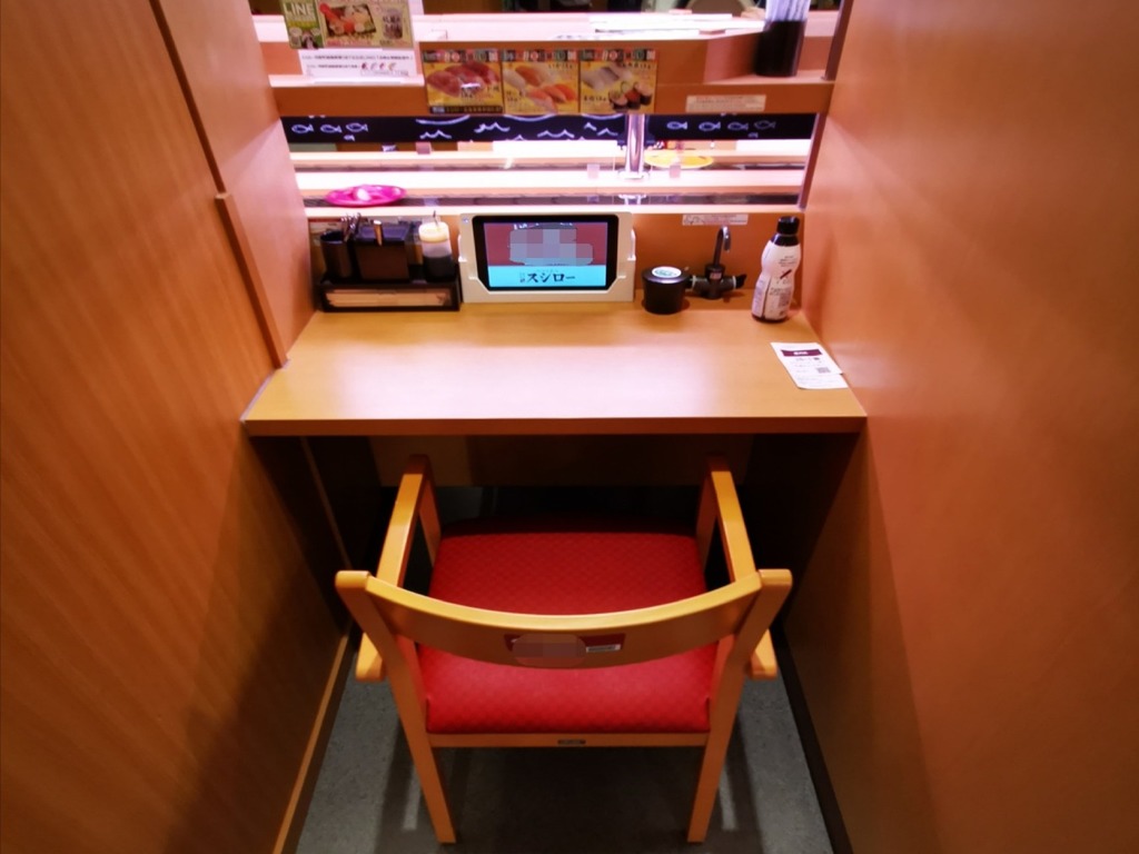 日本壽司郎 Sushiro「自閉包廂」  隔板中保持社交距離