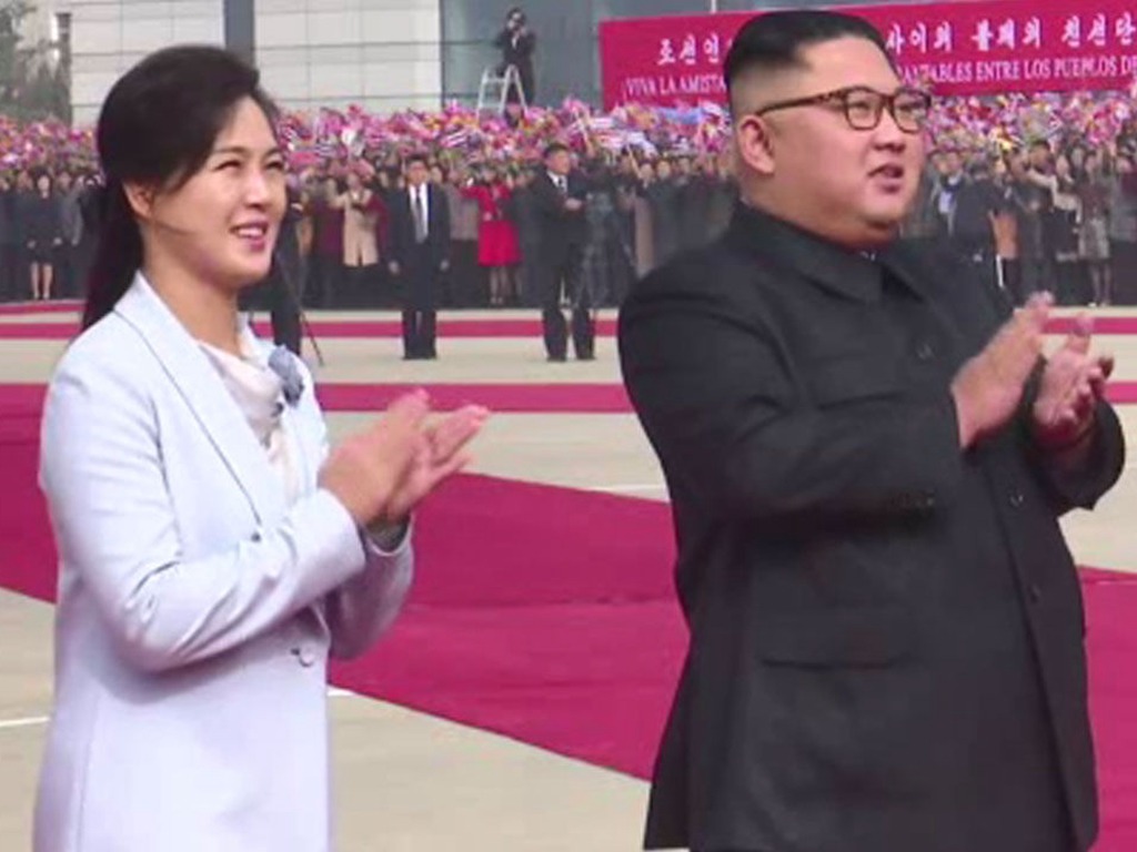 朝鲜公布李雪主照片 气色挺好 金正恩满面红光-环球大观-万维读者网（电脑版）