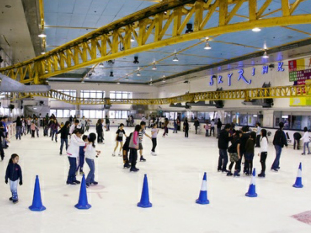 西九龍中心「時光倒流價」＄5 玩溜冰　飛龍冰上樂園優惠至 6 月底