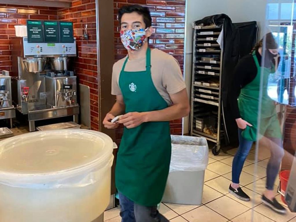 美國 Starbucks 職員拒無口罩者入店 顧客不忿公審店員反遭網民嘲笑