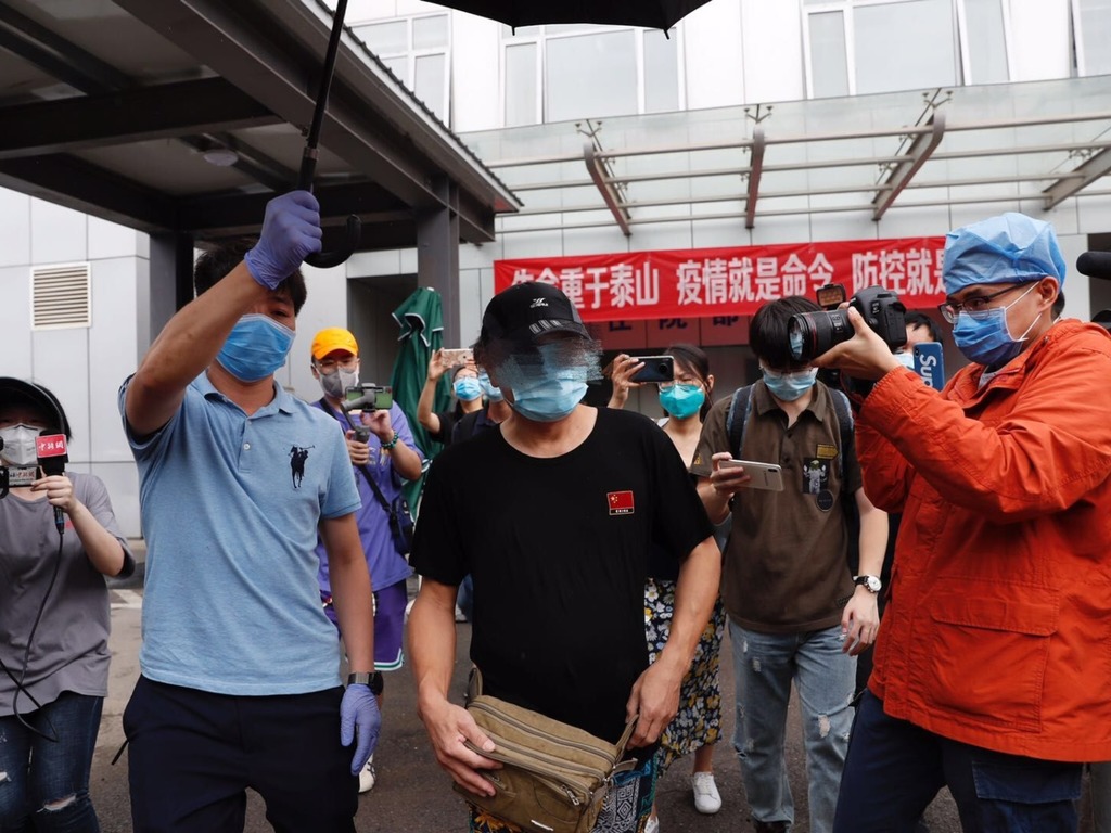 【新冠肺炎】北京巴士司機疑「拉開口罩唞氣」染疫  逗留街市 20 分鐘出事