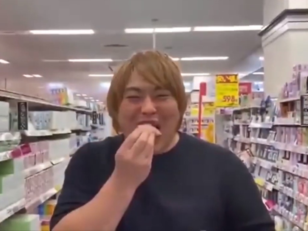 【新冠肺炎】YouTuber 超市偷吃刺身被捕後確診 疑播毒傳染多人