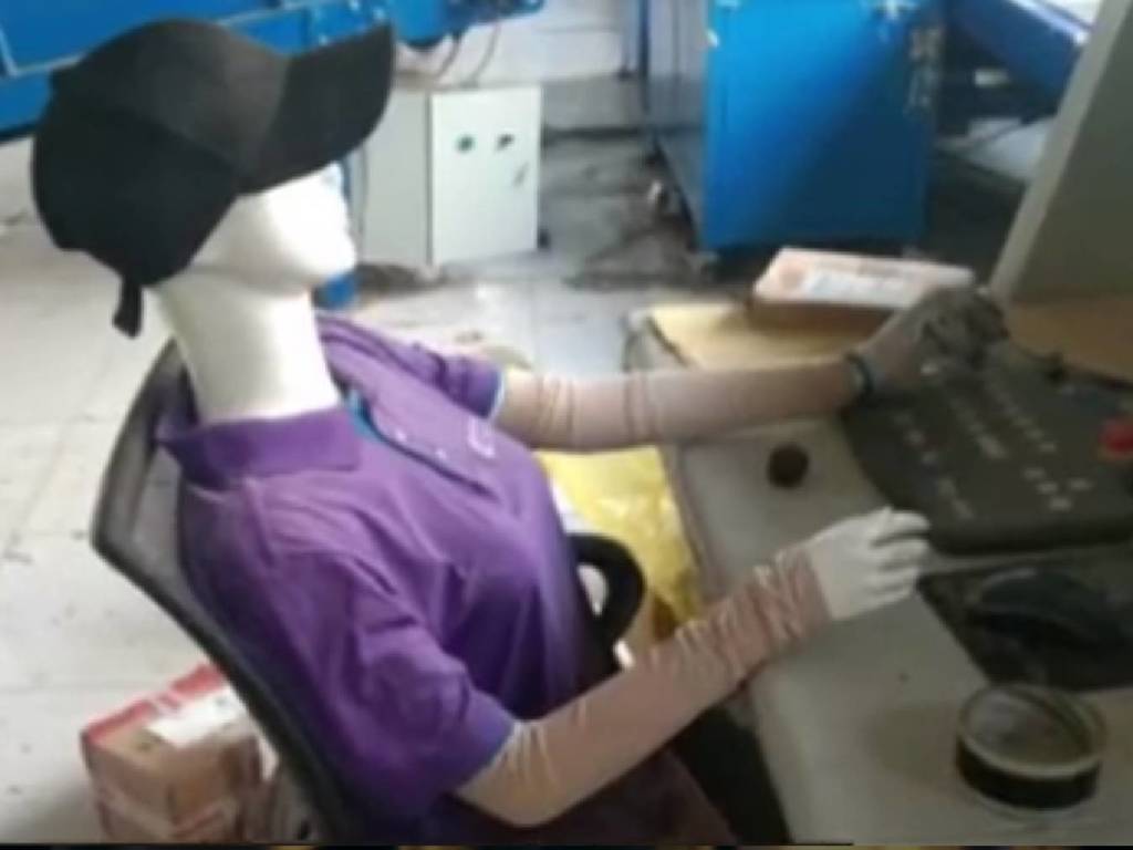【咁都得】中通速遞被揭用假人查包裹！著住制服以假亂真？