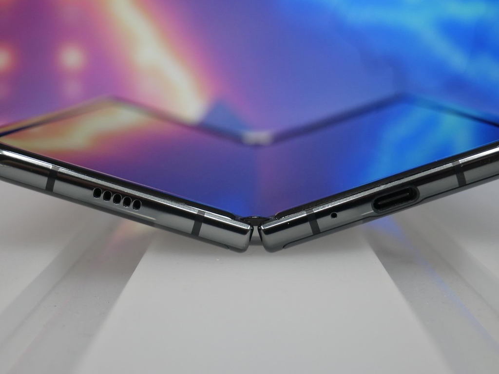 Galaxy Z Fold 2 真機曝光！改用 Infinity-O‧屏佔比提升！