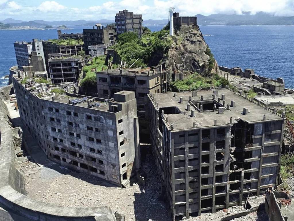 日本軍艦島建築現倒塌危機？大雨加速劣化情況