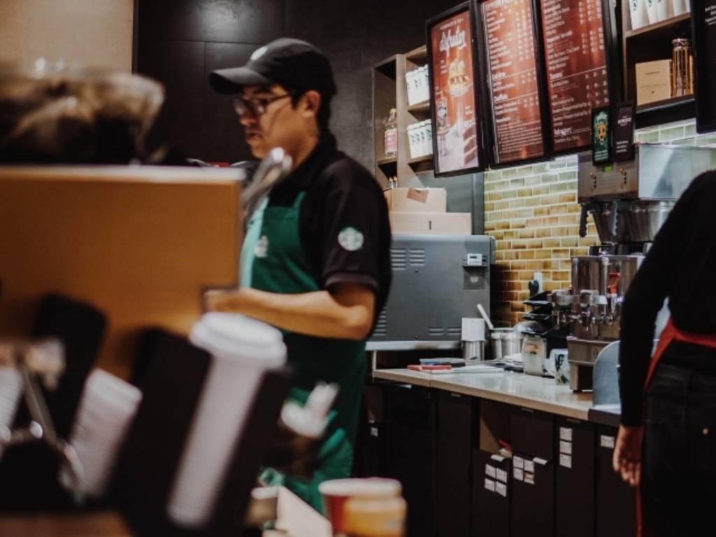 韓國毒后 Starbucks 播毒感染 56 人！4 名店員靠一招逃過一劫