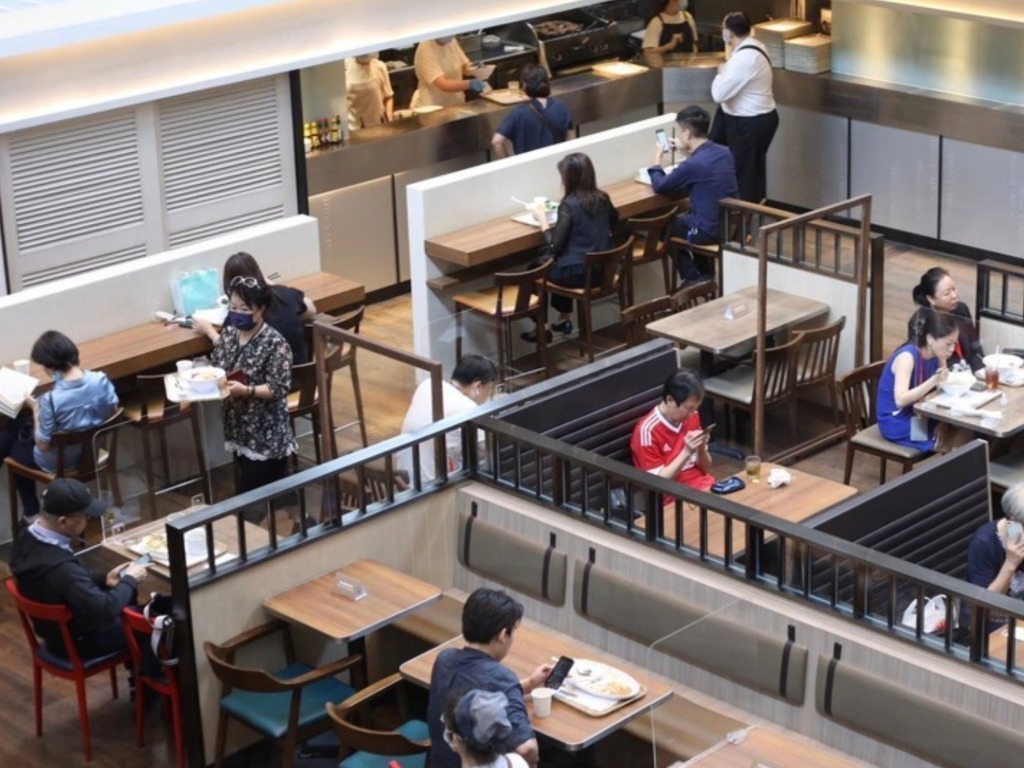 【本港疫情】消息指政府最快周末放寬晚市堂食  戲院美容院或有限度重開