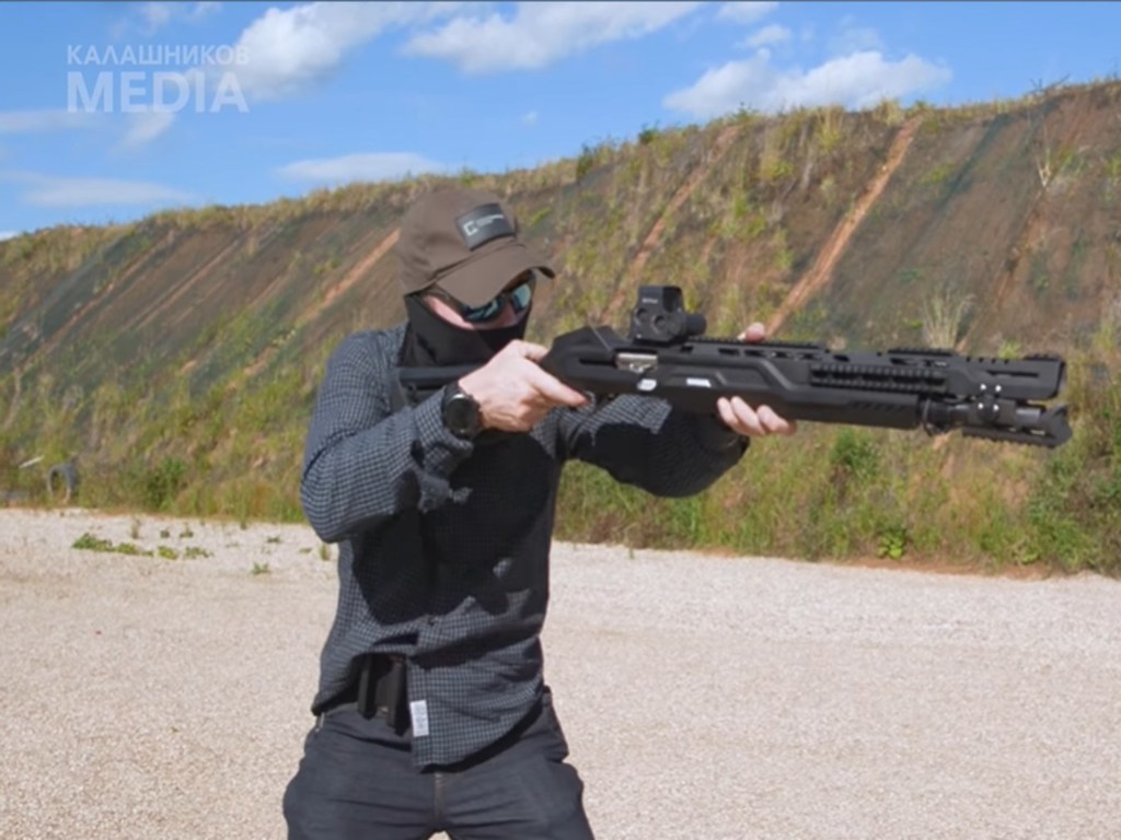 【有片睇】AK47 軍火商生產智慧型散彈槍 MP-155 Ultima 槍身配備 WiFi+攝影機+HD 屏幕